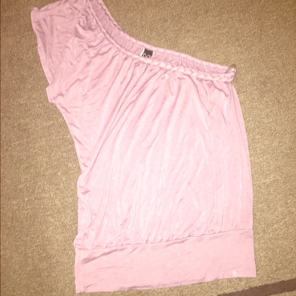 One shoulder shirt